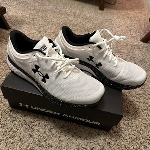 Under Armour Men white Running Shoes!